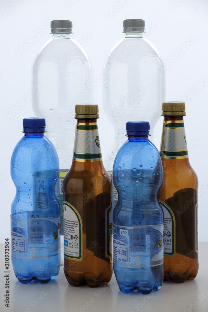 einweg pfand flaschen zum recyceln Stock Photo | Adobe Stock