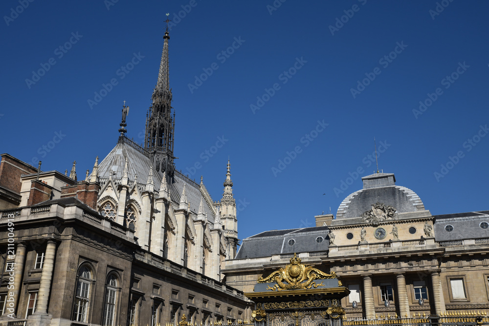 Obraz premium Sainte-Chapelle et palais de Justice à Paris, France