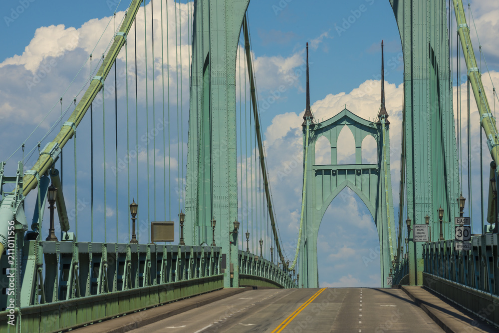 Fototapeta premium Portland Oregon St. Johns Historic Art Deco Green Bridge over the Williamette River
