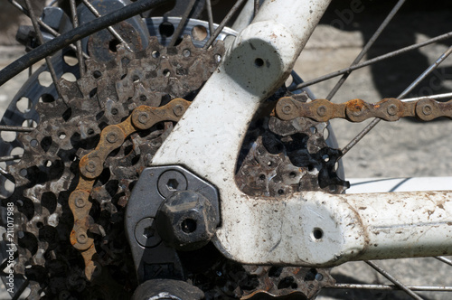 Close up shot of a rusty chain on a mountain bike