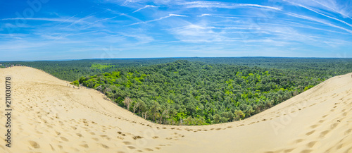 Fototapeta Naklejka Na Ścianę i Meble -  Dune du Pilat, the biggest sand dune in Europe, France