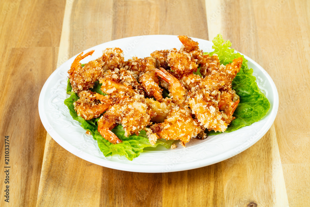 Batter shrimps with salad Batter shrimps with salad