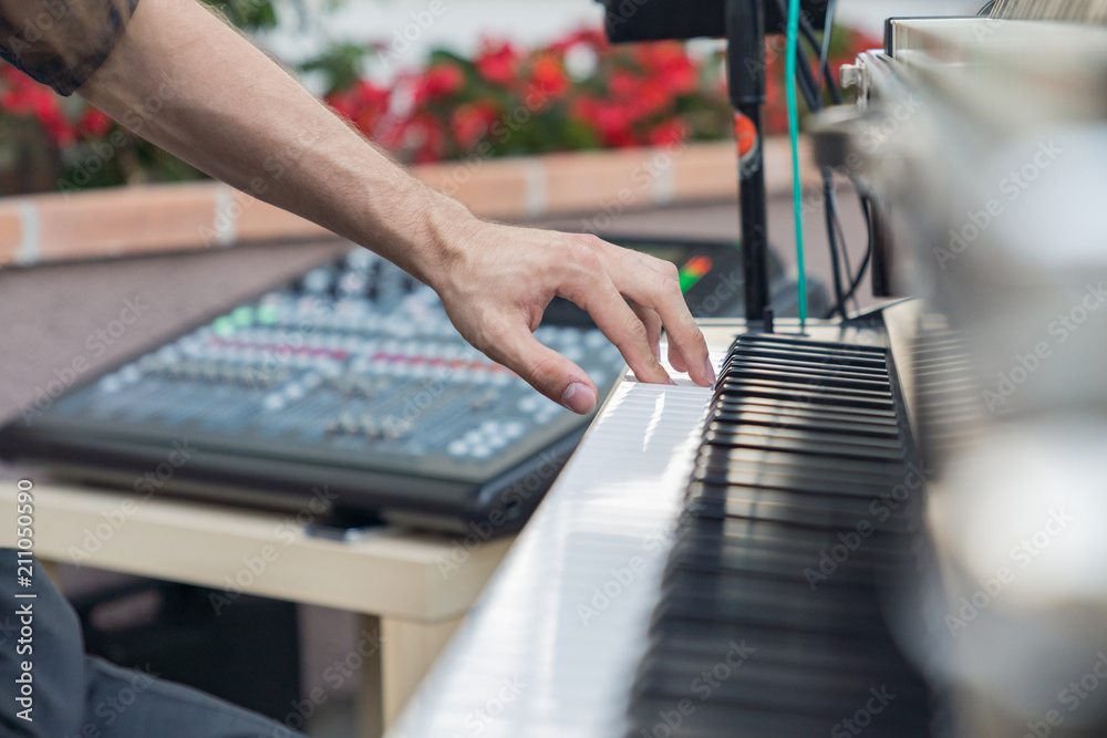 Man playng piano Man playng piano