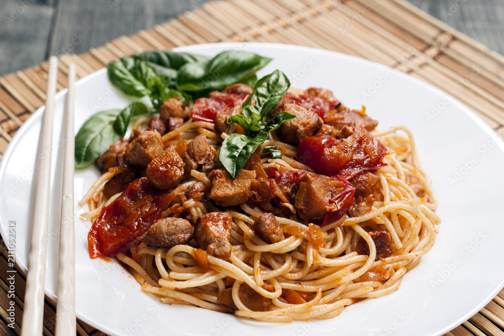Spaghetti in tomato sauce with chicken