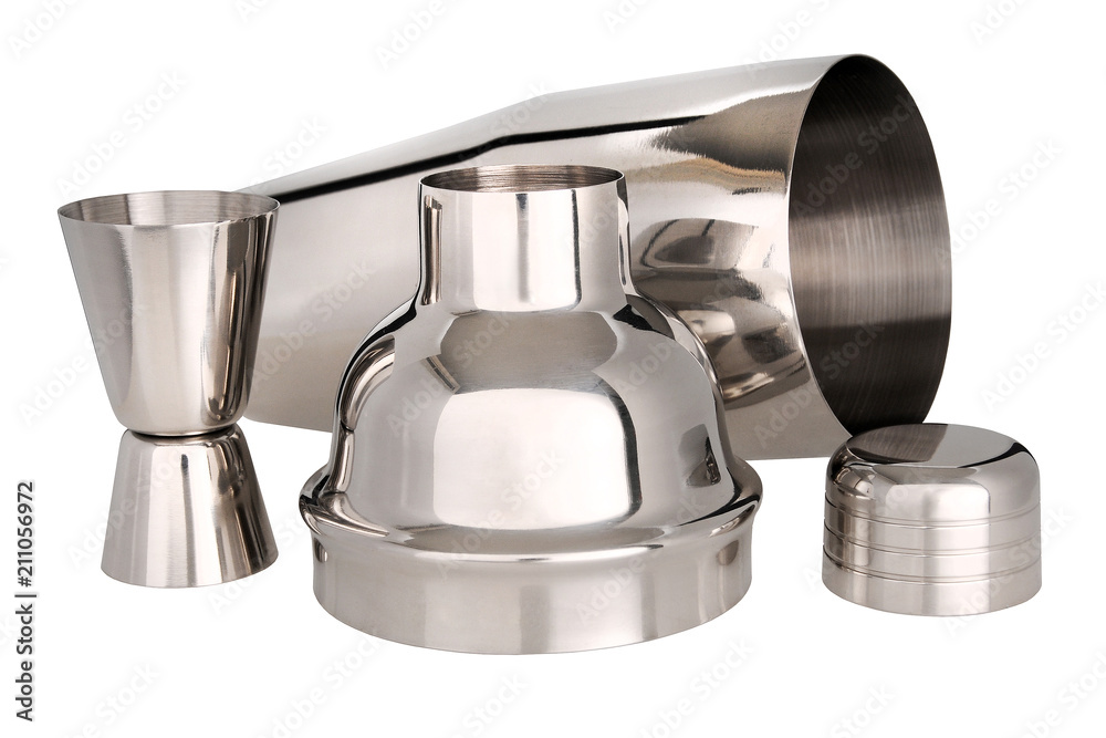 Cocktail shaker with measuring cup