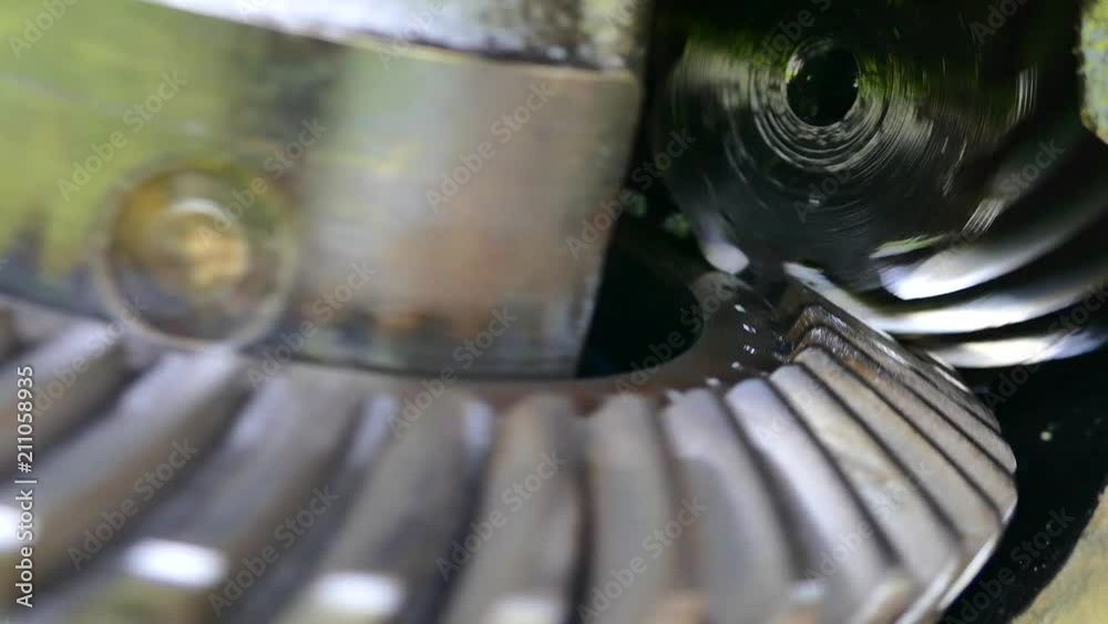 Mechanism with steel gears. Reducer lubricated with oil for transmission. The gear ratio of the equipment with gears. Engines and automatics.