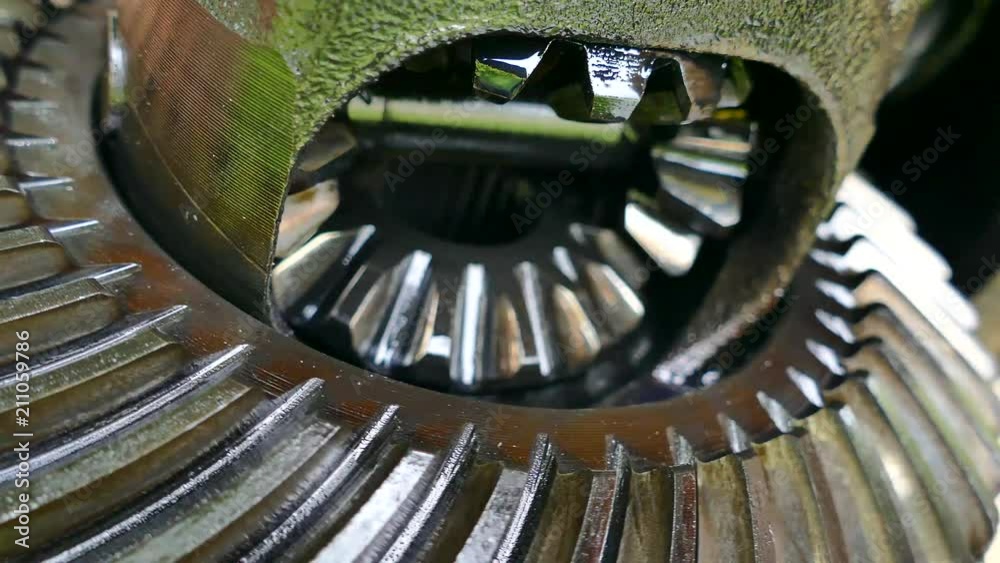 Mechanism with steel gears. Reducer lubricated with oil for transmission. The gear ratio of the equipment with gears. Engines and automatics.
