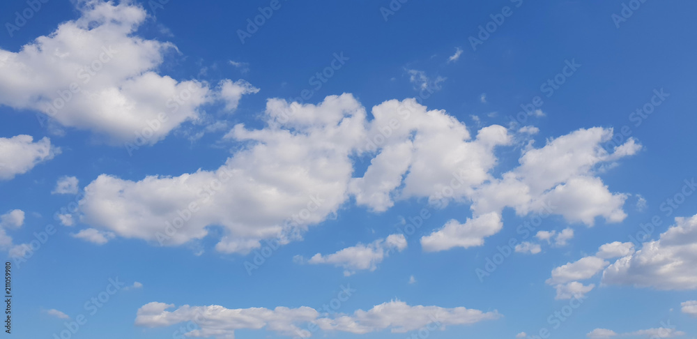 Blauer Himmel mit Wolken Blauer Himmel mit Wolken