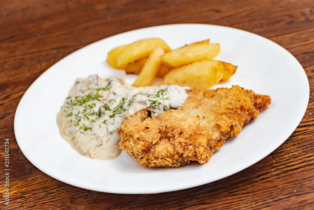 schnitzel with potatoes schnitzel with potatoes