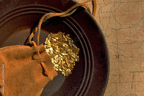 Bild auf Leinwand Gold Pouch, Gold Nuggets, Gold Pan, and Topographic Map