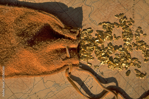Tableau sur toile Gold Pouch, Gold Nuggets and Map a vignette of gold rush days