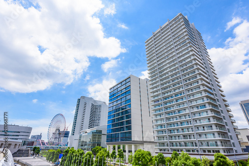 横浜の高層マンション High-rise condominium in Yokohama © kurosuke