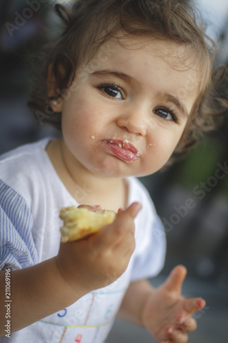 kid eating omelette with her hands