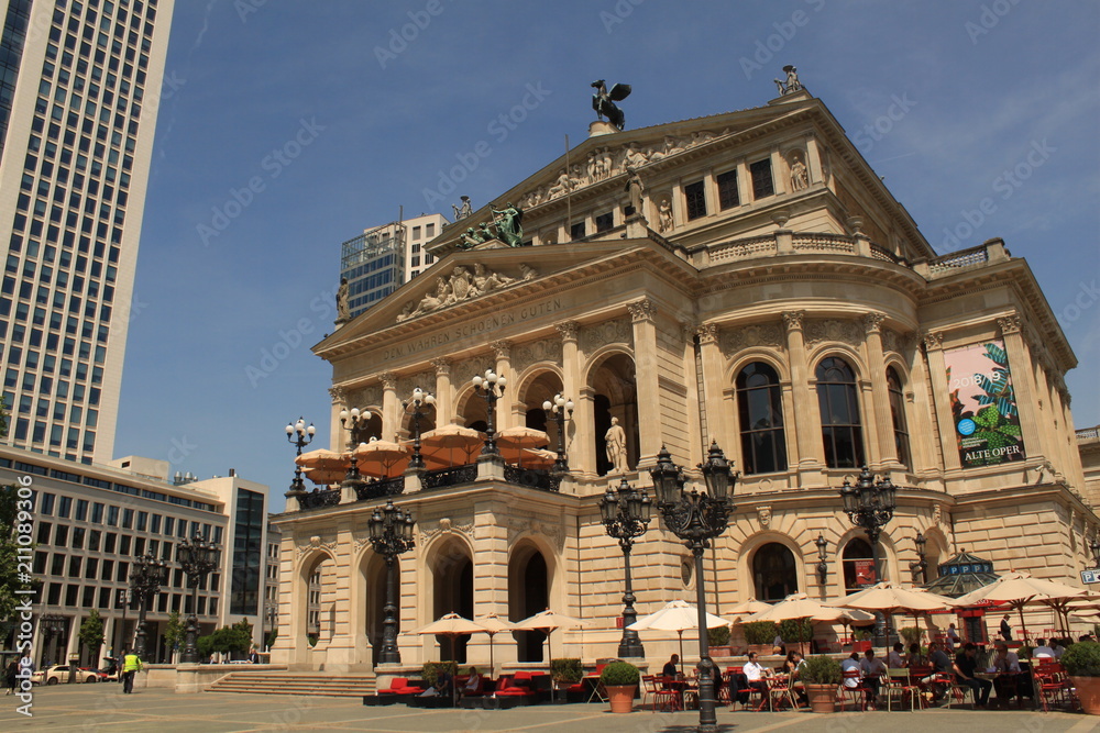 Naklejka premium Alte Oper und Opernplatz in Frankfurt am Main