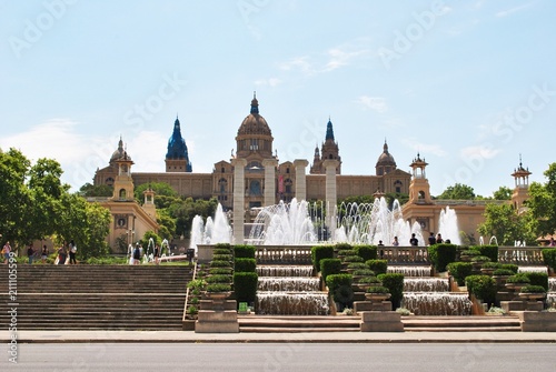 Muzeum Narodowe w Barcelonie oraz fontanny