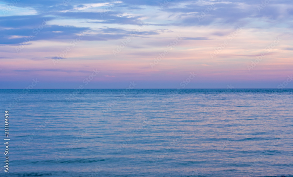 Obraz premium Sunset over the sea