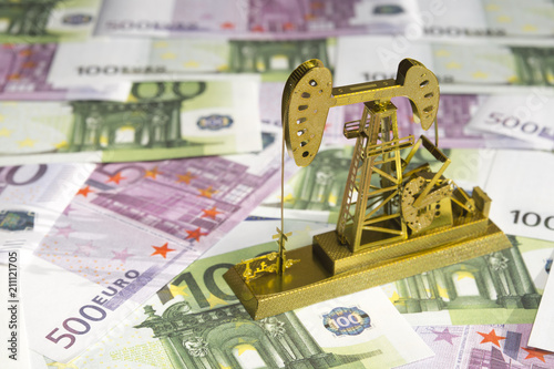Tableau sur toile neftechka against the background of euro currency denominations of different denominations
