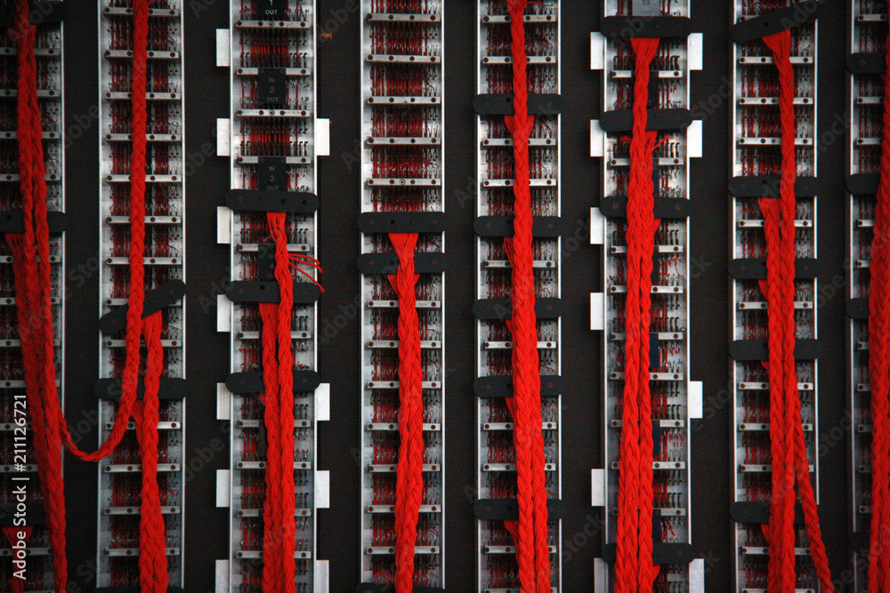 Foto de Close up of red wires on the back of the British military's ...