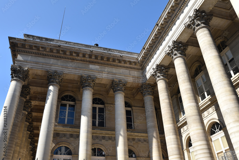 Colonnade du palais de la Bourse à Paris, France Colonnade du palais de la Bourse à Paris, France