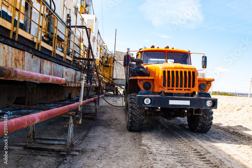 drilling rig service car