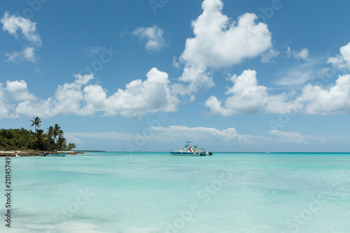 Tropical beach on the island © svetlichniy_igor