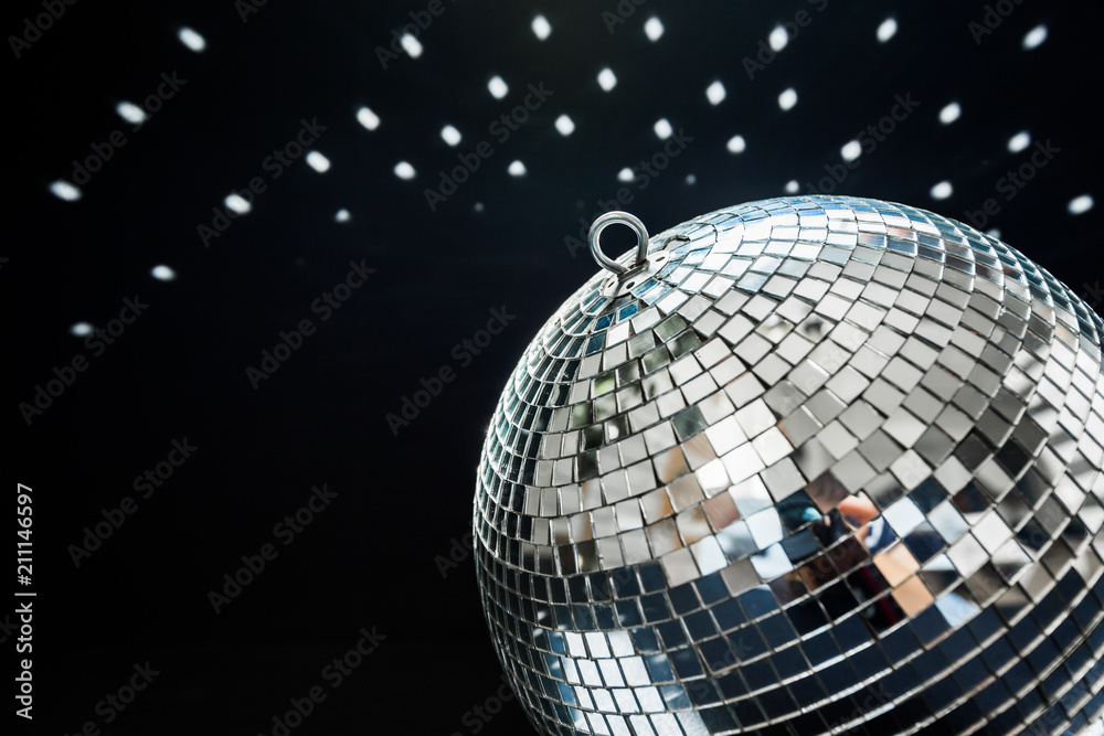 Obraz premium A Mirror disco ball