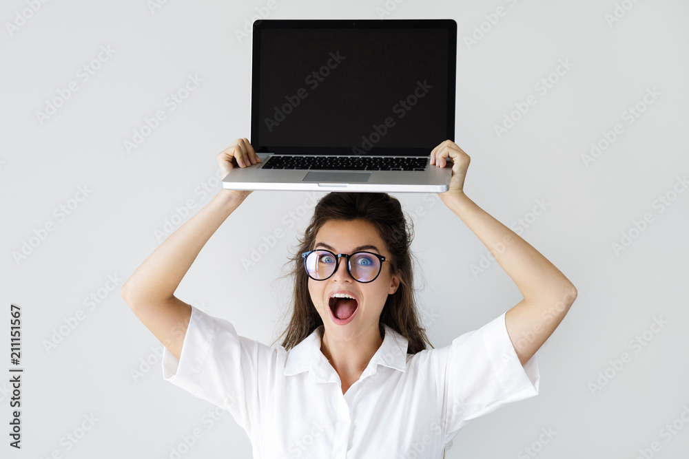 Ταπετσαρία Young businesswoman with a laptop computer in her hands