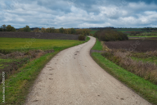 Landstra  e im Herbst