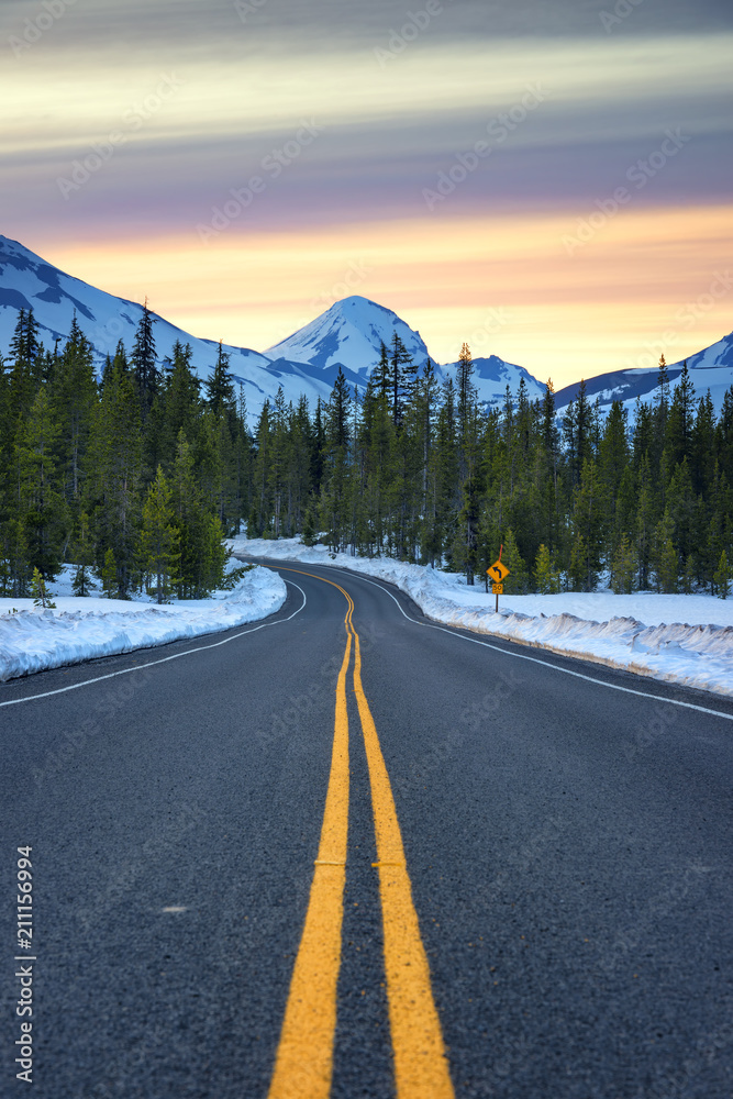 Fototapeta premium Road to Mountains on Horizon Cascade Highway Middle Sister (161451RBND8RM)