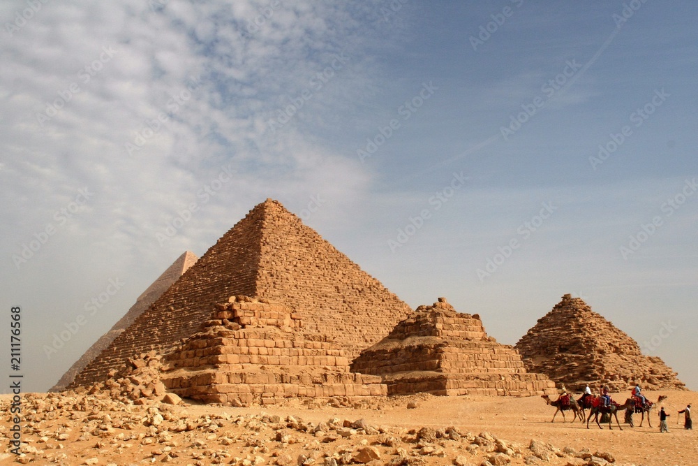 The Great Pyramids of Giza and the Spinx The Great Pyramids of Giza and the Spinx