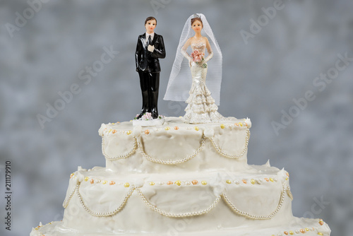 Figurines of the bride and groom on a wedding cake