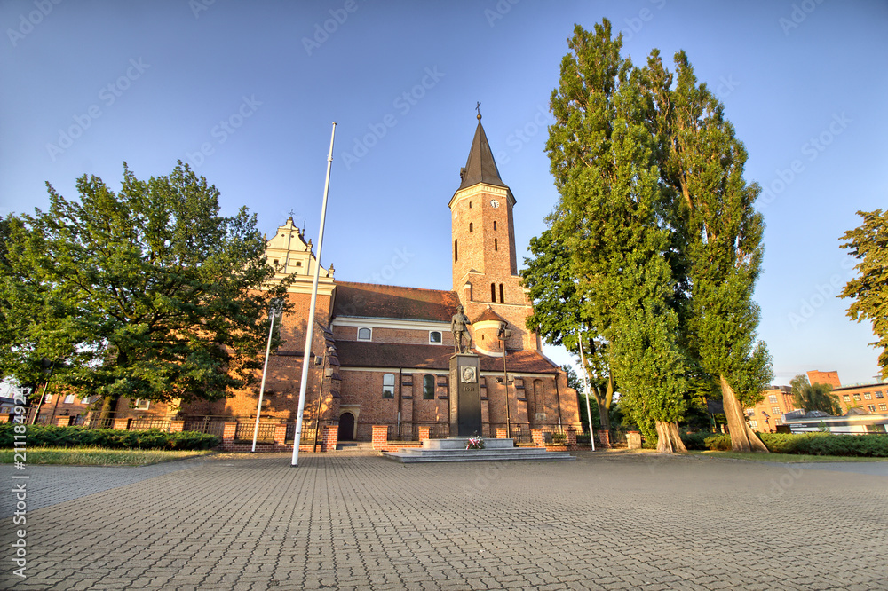Naklejka premium Kościół św. Mateusza Apostoła i Ewangelisty i św. Wawrzyńca Męczennika - Pabianice