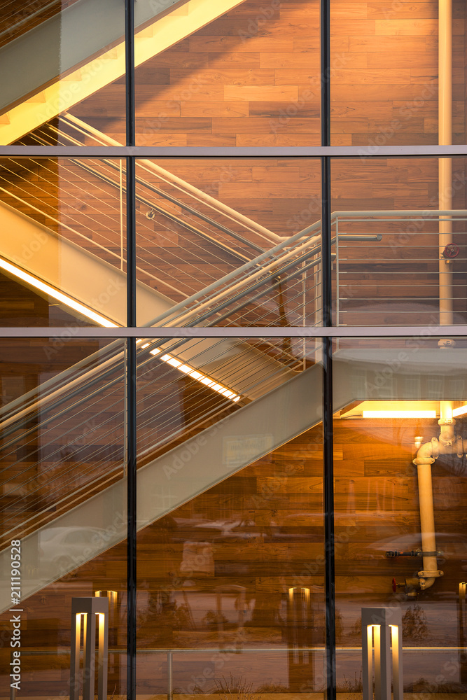 Obraz premium Building Stairway through glass wall (1810037BAND8RF)