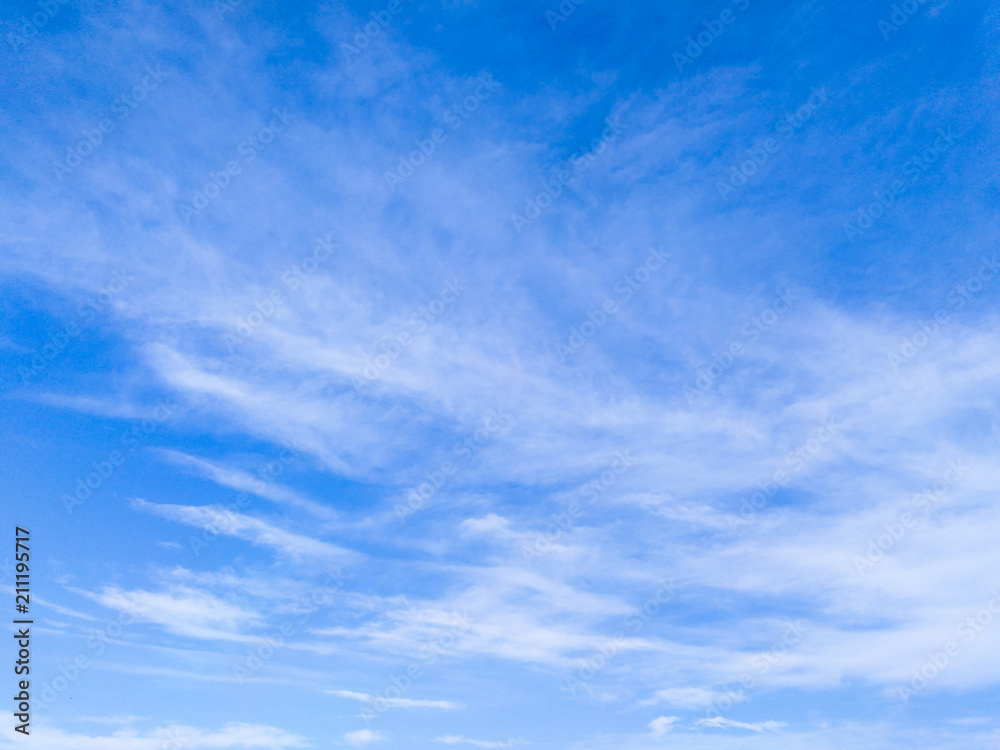 爽やかなはけ雲と青空