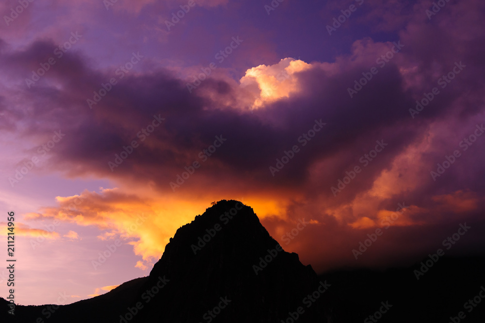 夕暮れのワイナピチュ山