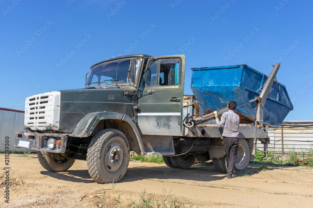 Obraz premium Garbage truck dumpster