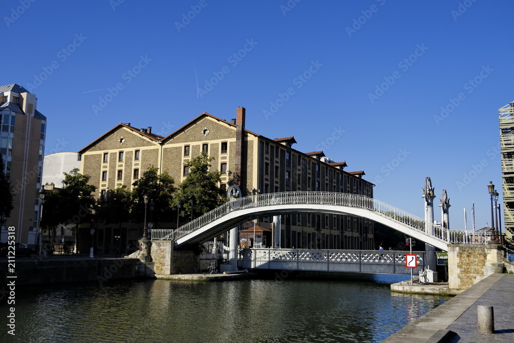Pont de Flandre  Canal de l'Ourcq. Paris. Rue de Crimée