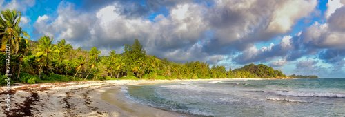 Tropischer Strand auf Praslin, Seychellen.