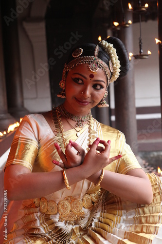 mohiniyattam is the classical dance form of kerala,distinct for the graceful body movements and costume