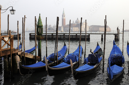 Gondeln am Markusplatz, Venedig, Venetien, Italien, Europa