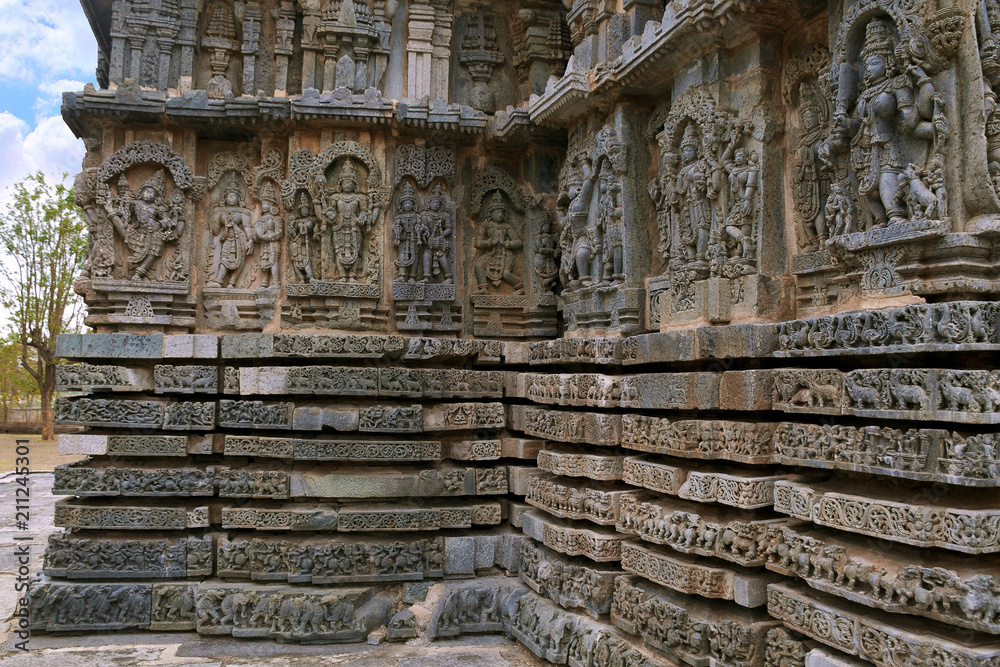 Ornate bas relieif and sculptures of Hindu deities, Kedareshwara Temple, Halebid, Karnataka Ornate bas relieif and sculptures of Hindu deities, Kedareshwara Temple, Halebid, Karnataka