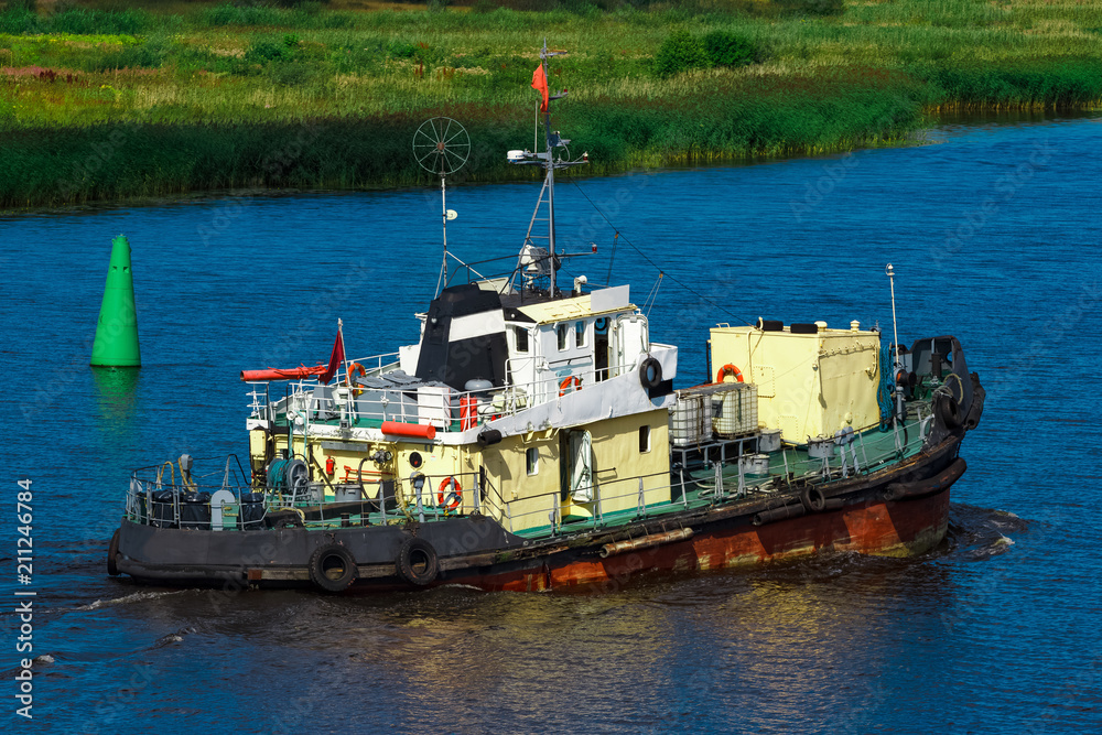 Old tug ship underway Old tug ship underway