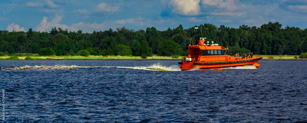 Fototapeta premium Orange pilot boat in action