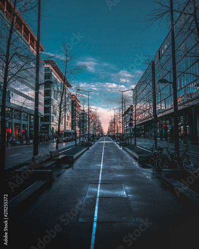 Obraz na plátně Paris street symetric