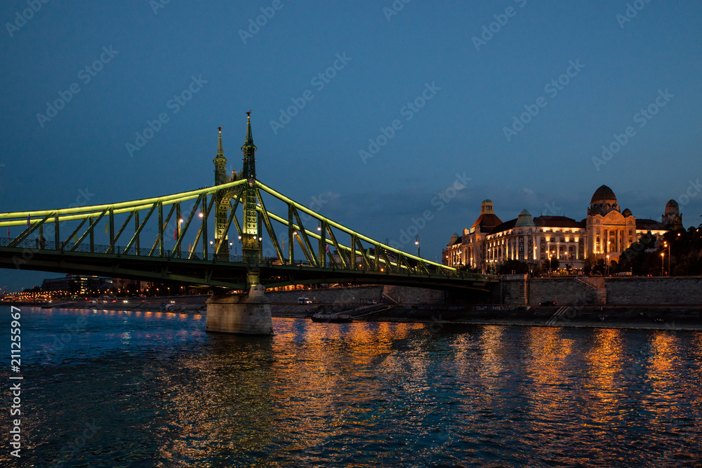 Obraz premium Budapest at night