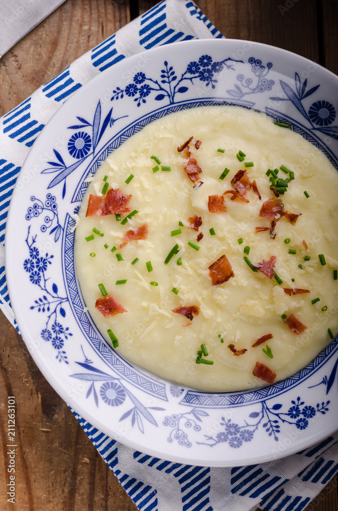 Mashed potatoes, fresh herb and crispy bacon in Mashed potatoes, fresh herb and crispy bacon in