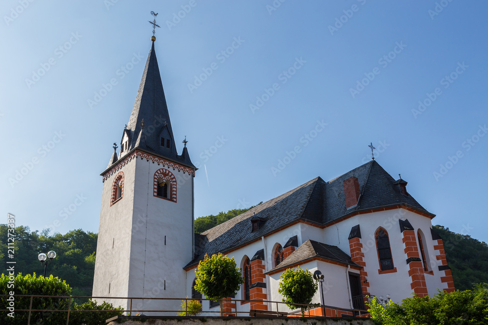 Fototapeta premium Kirche von Löf an der Mosel Deutschland Europa