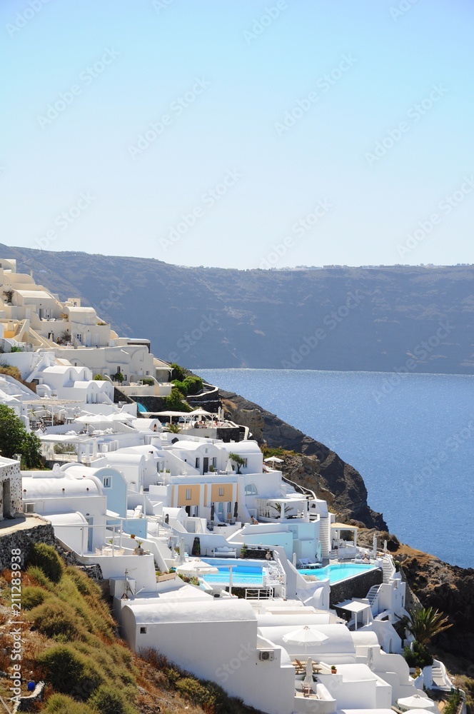Obraz premium Famous stunning view of white architectures and colors above the volcanic caldera in the village of Oia in Santorini island, Greece