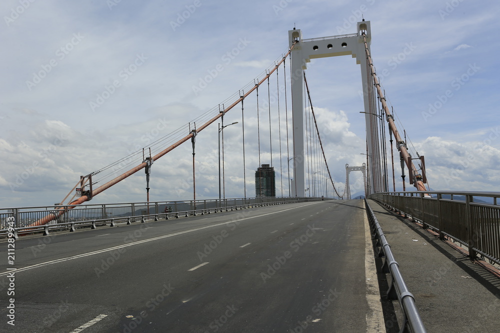 Pont suspendu à Danang au Vietnam