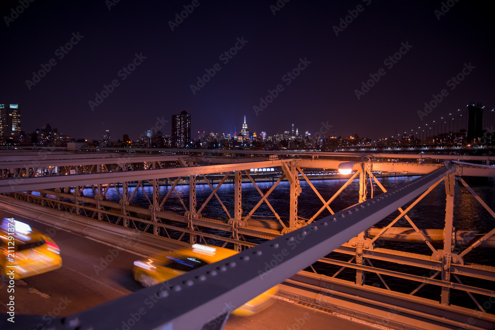 Fototapeta premium Trafic Brooklyn Bridge